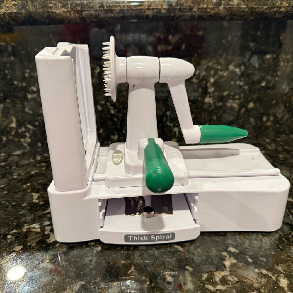 Veggetti  Thick Spiral missing ribbon cut blades
